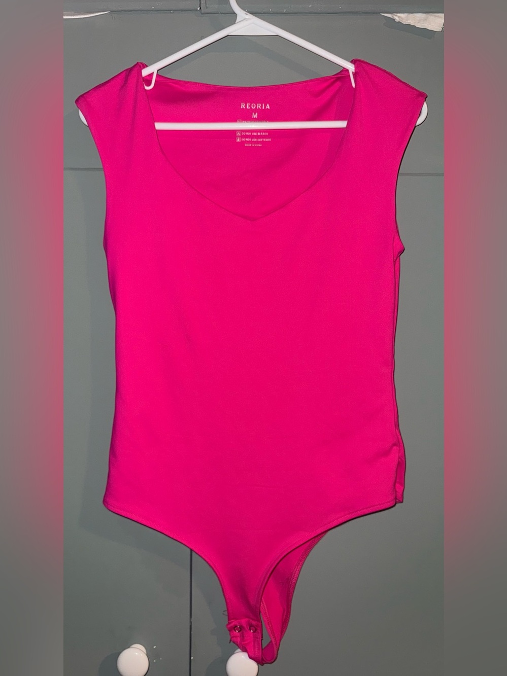 ReoRia Hot Pink V-Neck Sleeveless Bodysuit